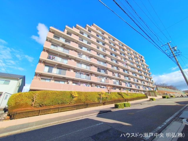 愛知県瀬戸市白山町１丁目のマンション『ネオハイツ瀬戸』外観写真 2025年12月25日撮影