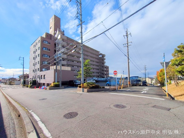 愛知県瀬戸市白山町１丁目のマンション『ネオハイツ瀬戸』外観写真 2025年12月25日撮影