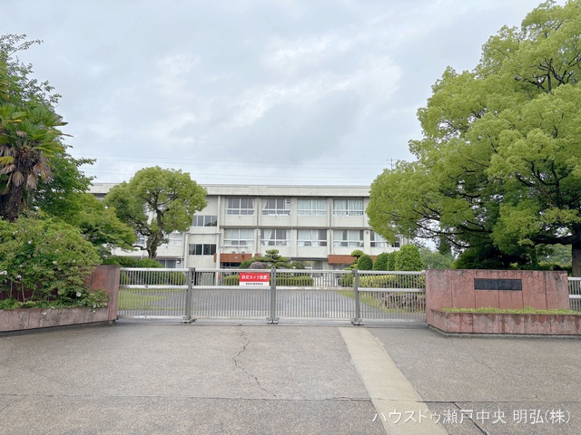 尾張旭市立渋川小学校　距離950m