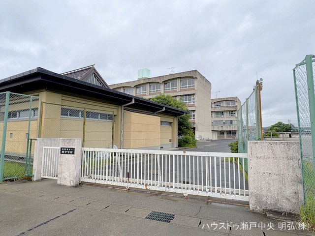 尾張旭市立西中学校　距離950m