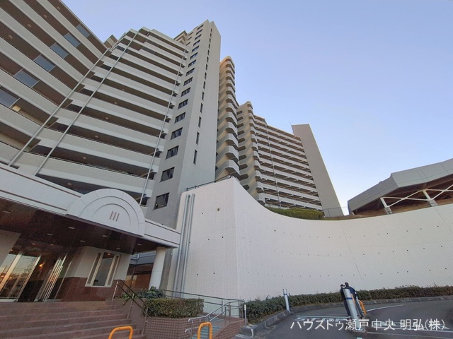 愛知県瀬戸市西松山町２丁目のマンション『野村新瀬戸ヒルズ・ウインザーズパークウエストウィング』外観写真 2026年1月8日撮影