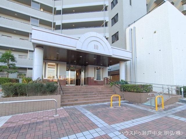 愛知県瀬戸市西松山町２丁目のマンション『野村新瀬戸ヒルズ・ウインザーズパークウエストウィング』外観写真 2026年1月8日撮影