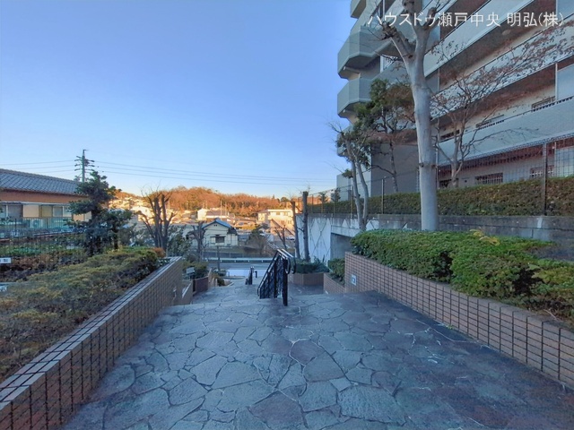 愛知県瀬戸市西松山町２丁目のマンション『野村新瀬戸ヒルズ・ウインザーズパークウエストウィング』外観写真 2026年1月8日撮影