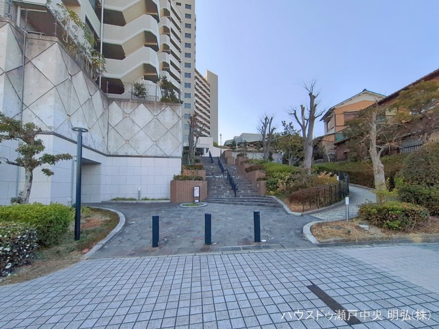 愛知県瀬戸市西松山町２丁目のマンション『野村新瀬戸ヒルズ・ウインザーズパークウエストウィング』外観写真 2026年1月8日撮影