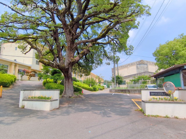 瀬戸市立水南小学校　距離400m