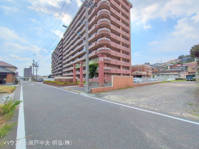 愛知県瀬戸市下陣屋町のマンション『スペクトル尾張瀬戸』外観写真 2025年7月22日撮影