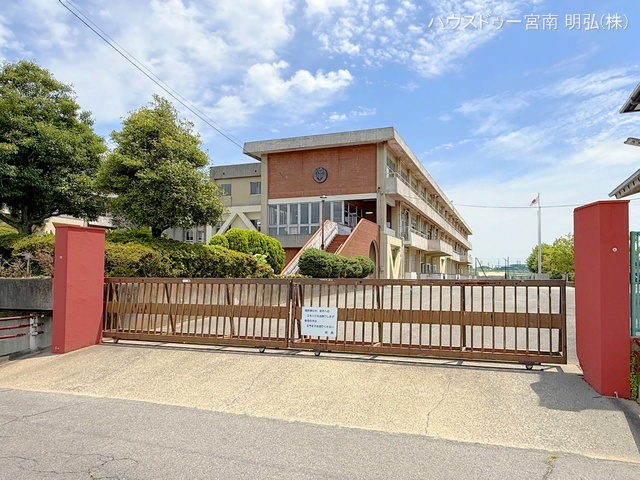 稲沢市立治郎丸中学校　距離1200m