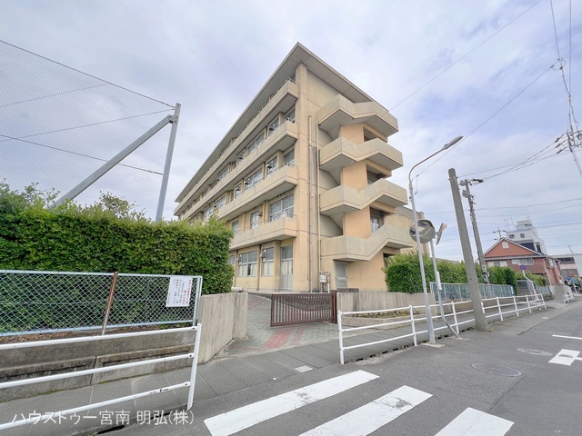 稲沢市立稲沢中学校　距離80m