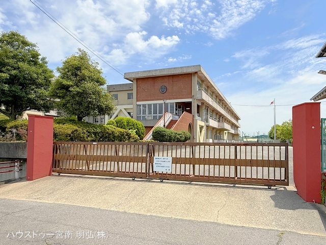 稲沢市立治郎丸中学校　距離1840m