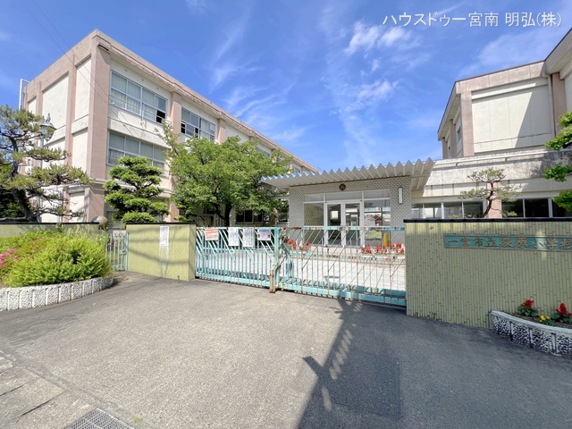 一宮市立萩原小学校　距離1100m